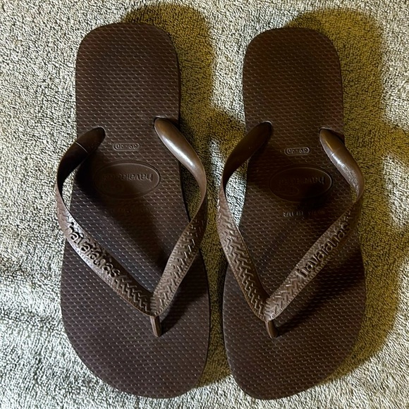 Havaianas Shoes - havaianas brown flip flop thong sandal shoe  size 7/8